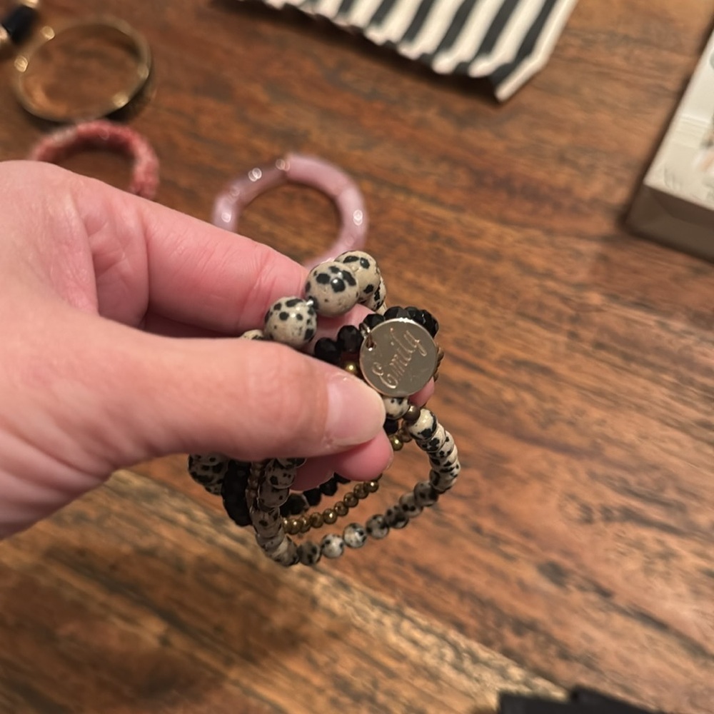 Black and white bracelet set - Picture 3 of 4